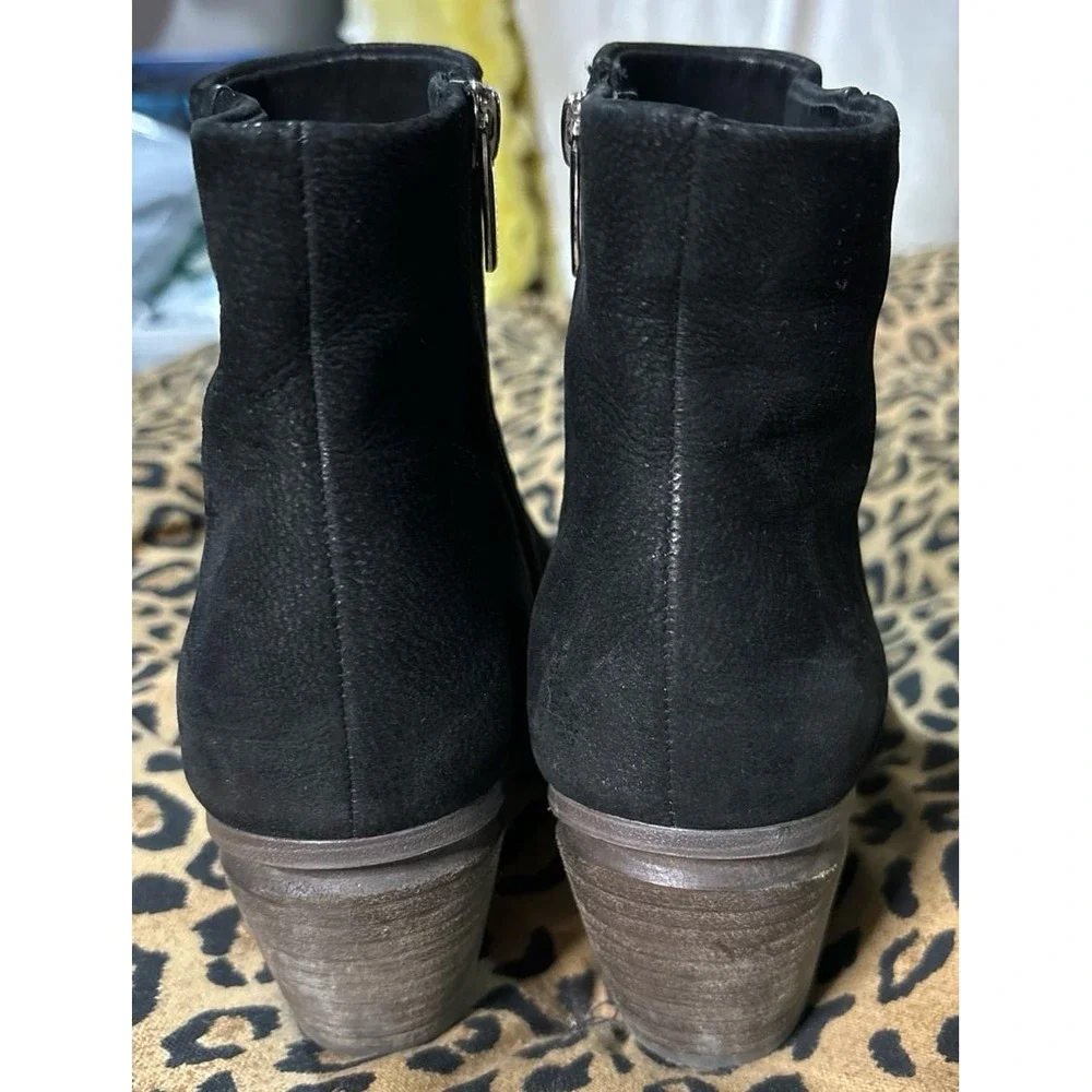 Vince Camuto Grasem Black Soft‎ Grain Suede Chunk Heel Booties, 9.5